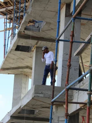 Concrete building scaffolding installed by Vallejo Scaffolding Rental for structural construction.