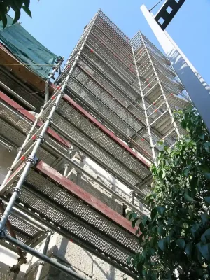 High-rise scaffold tower installed by Vallejo Scaffolding Rental for safe commercial building access.